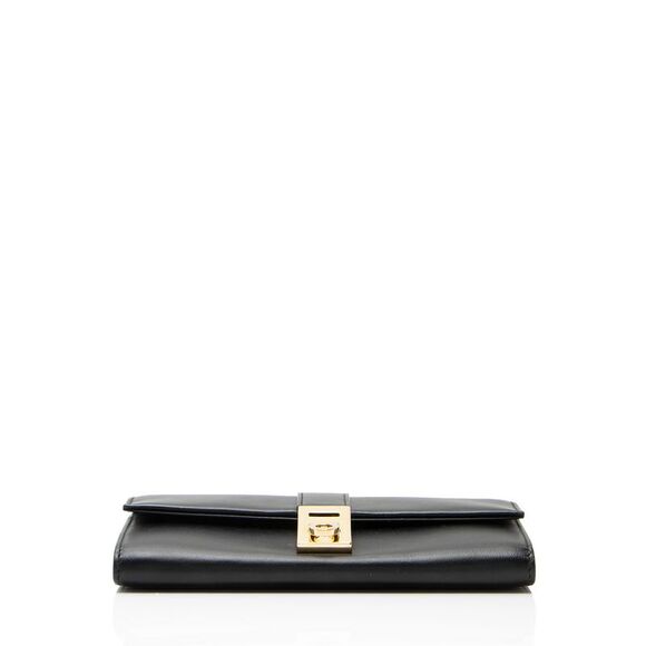 Salvatore Ferragamo Calfskin Hug Wallet on Chain - Picture 4 of 14